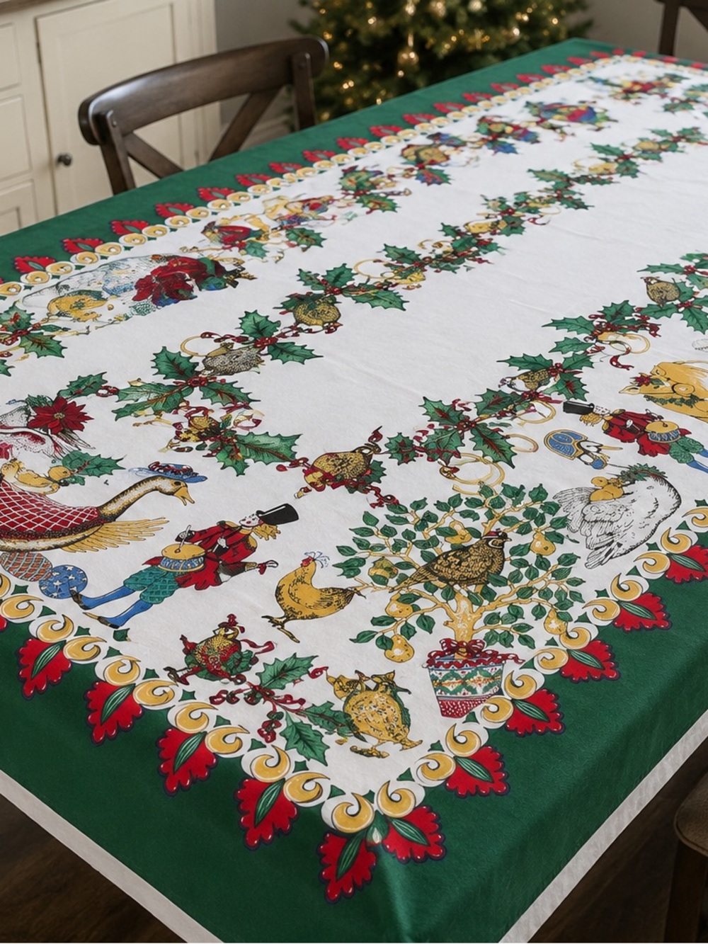 Vintage Wilton Court 12 Days of Christmas Tablecloth 60x112 Green Holiday
